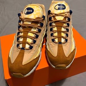 Men’s Nike ‘95 Air Max ( Brown, Tan). Size 12, Excellent Condition!